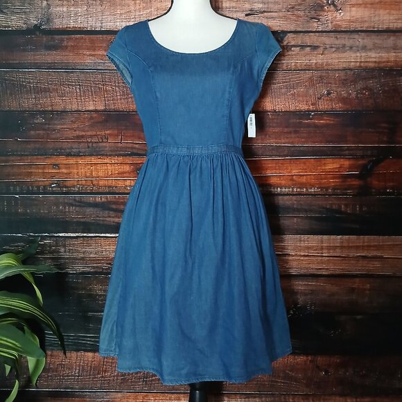 NWT Old Navy Dress Size 4 Fit & Flare Dark Wash Chambray Cap Sleeve Pockets Zip - Picture 2 of 12
